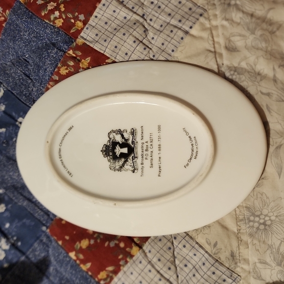 TBN Trinity Broadcasting Networking Christmas 2004 Decorative Plate - Picture 3 of 3